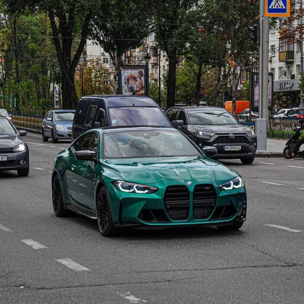 Zielone Dostrajanie Bmw Ukrainie Przyciemnianymi Szybami — Zdjęcie stockowe