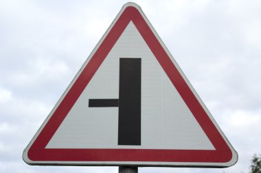 - yol işareti.