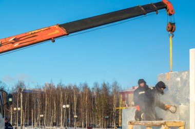 İşçi derleyicisi elektrikli testere buz tabakasını özelleştirdi