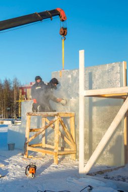 İşçi derleyicisi elektrikli testere buz tabakasını özelleştirdi