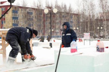 İşçi derleyicisi elektrikli testere buz tabakasını özelleştirdi