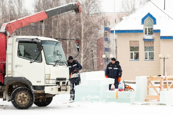 İşçi derleyicisi elektrikli testere buz tabakasını özelleştirdi