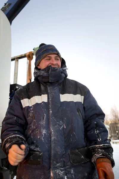 Portrét Muže Modré Zimní Bundě Pracovišti — Stock fotografie