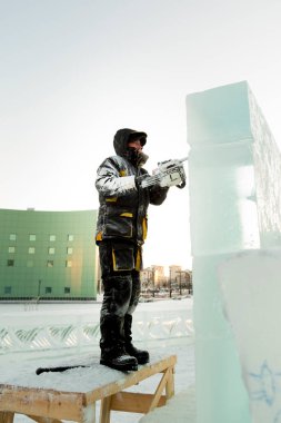 Heykeltıraş keser buz kontür buz testere ile Noel için