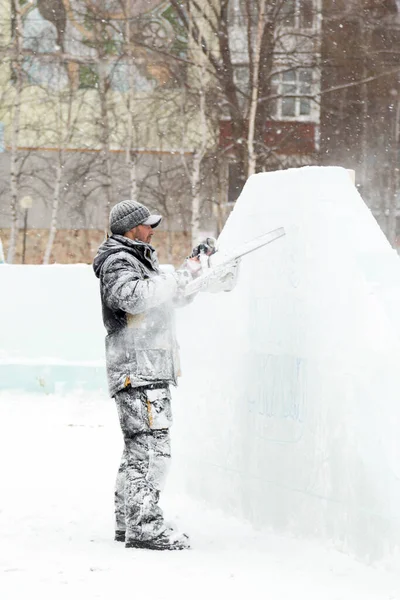 Heykeltıraş keser buz kontür buz testere ile Noel için