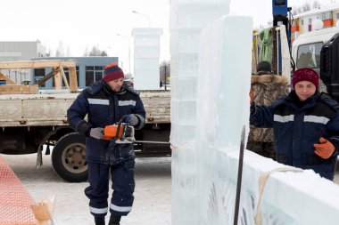 İşçi derleyicisi elektrikli testere buz tabakasını özelleştirdi