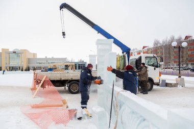 İşçi derleyicisi elektrikli testere buz tabakasını özelleştirdi