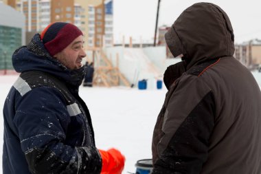 İnşaat sitesi söz, iyi bir ruh hali montajcılar vardır