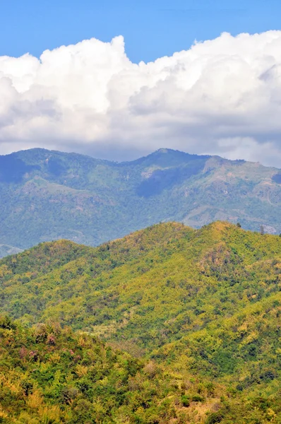 Cielo, nube y montaña — Foto de Stock