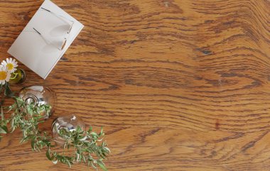 Masanın üst görünümünü süslemelerle beyaza boyayın. 3B görüntüleme.