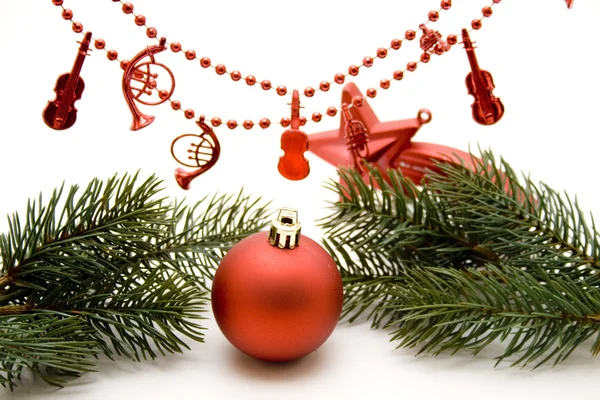 Vánoční koule s korálek řetězce — Stock fotografie