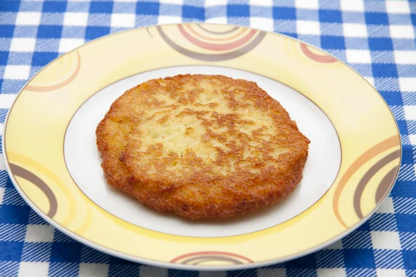 Kartoffelrösti auf Teller — Stockfoto