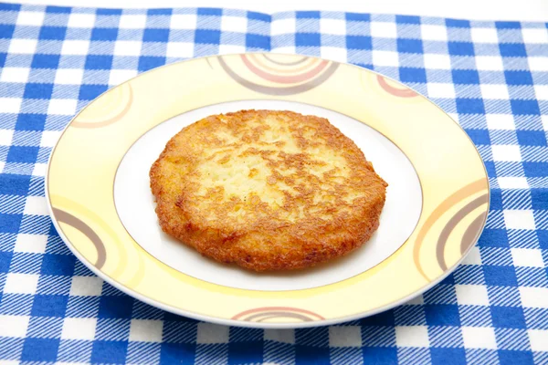 Kartoffelrösti auf Teller — Stockfoto