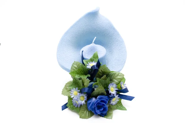 Fiore blu con candela blu — Foto Stock