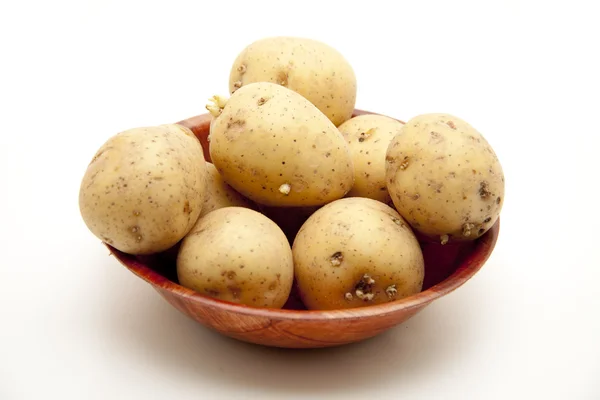 Коричневая картошка в чаше — стоковое фото