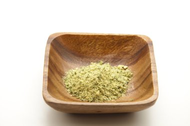 yemek pişirmek için kurumuş otlar