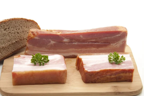 Brood met gerookte ham — Stockfoto