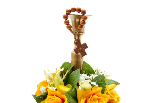 Wooden cross with roses — Stock Photo, Image