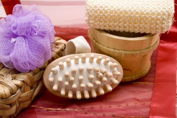 Escova de massagem e esponja líquida — Fotografia de Stock
