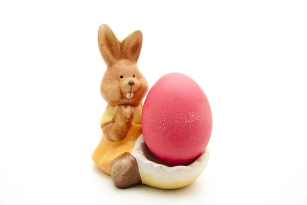 Ovo de Páscoa colorido com coelho de Páscoa — Fotografia de Stock