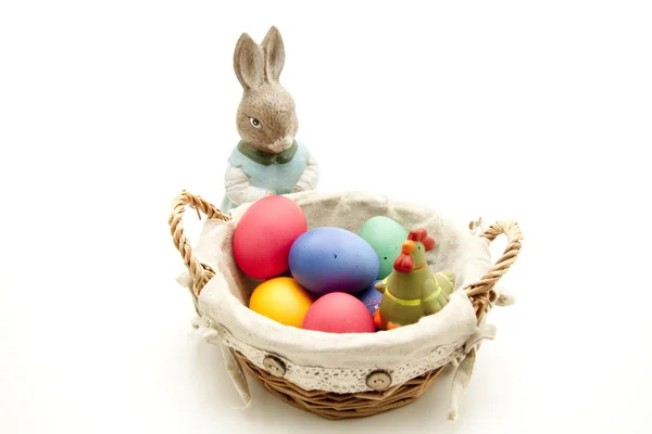 Ovos de Páscoa com coelho de Páscoa — Fotografia de Stock