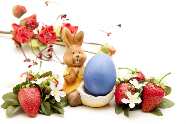 Easter egg with strawberries — Stock Photo, Image