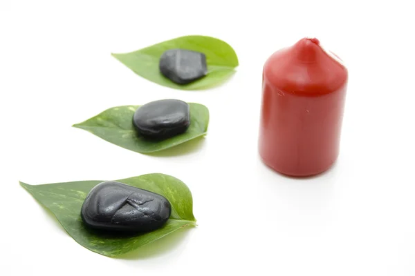 Vela roja con piedras — Foto de Stock