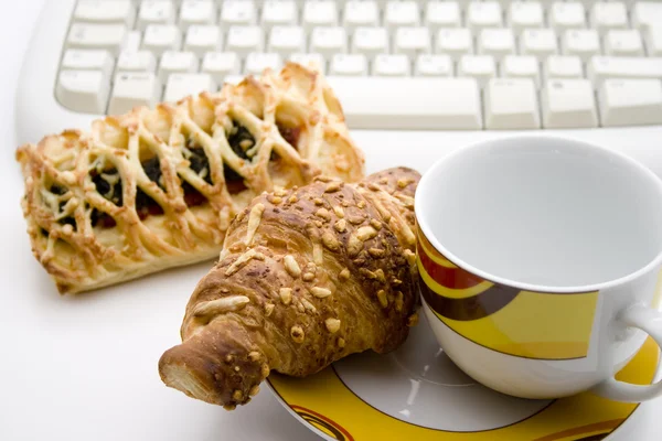 Kaffeetasse mit Stückchen — Stockfoto