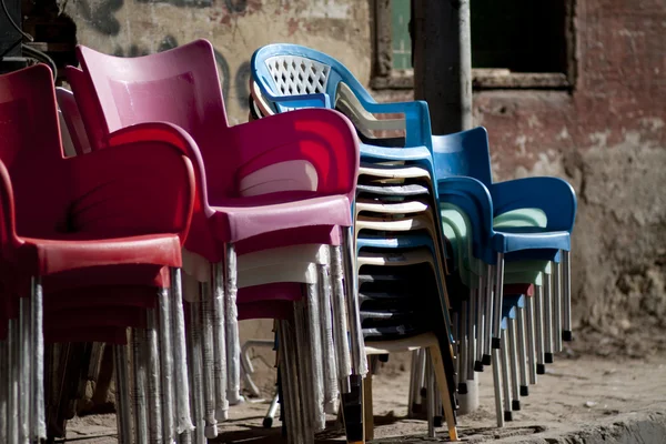 Χρωματιστά καρέκλες στην Αίγυπτο — Φωτογραφία Αρχείου