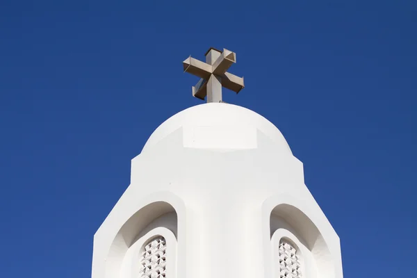 Egyptiska steeple med kors — Stockfoto