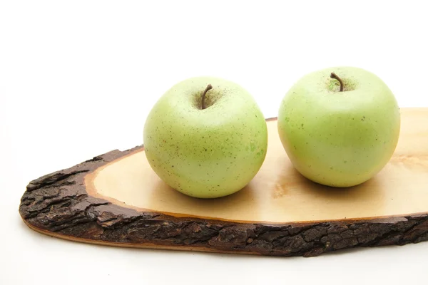 Jabłka na drewniane — Zdjęcie stockowe