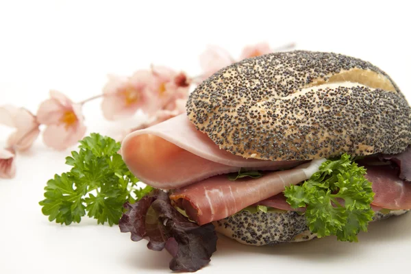 Maanzaad broodjes met ham — Stockfoto