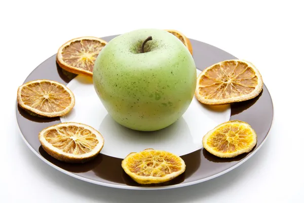 Green apple on plate — Stock Photo, Image