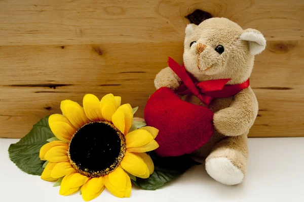 Teddybeer met hart — Stockfoto