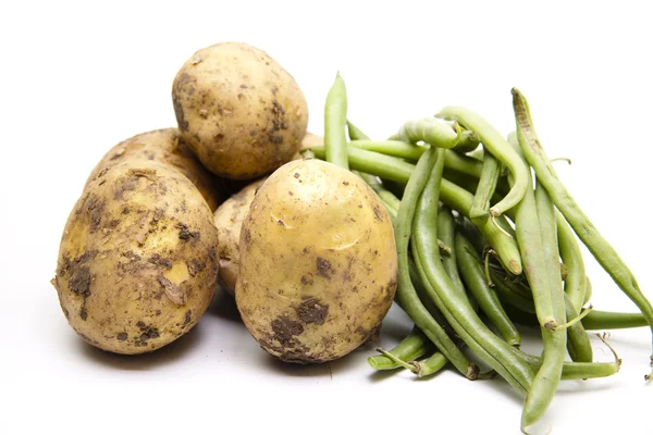 Färsk mat potatis med bönor — Stockfoto