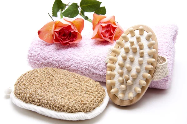 Massagebürste mit Handtuch — Stockfoto