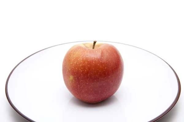 Färskt rött äpple — Stockfoto