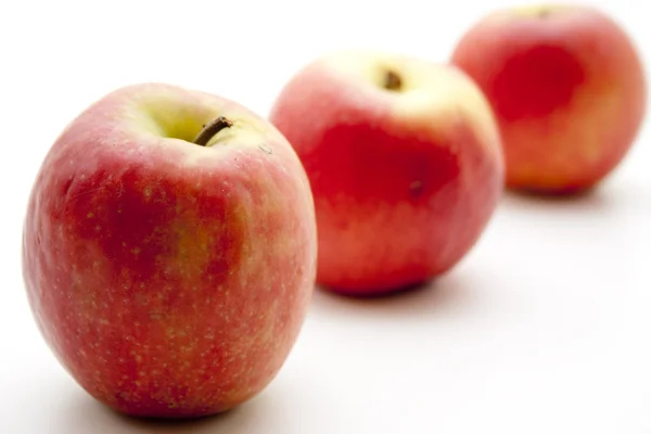 Röda äpplen med vindruvor — Stockfoto