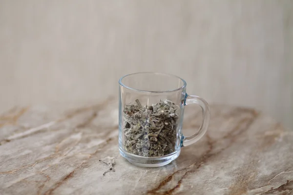 A tea pohárban száraz zsálya — Stock Fotó