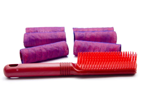 Escova de cabelo vermelha com fechaduras rolo — Fotografia de Stock