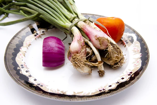 Purjolök lök med tomat — Stockfoto