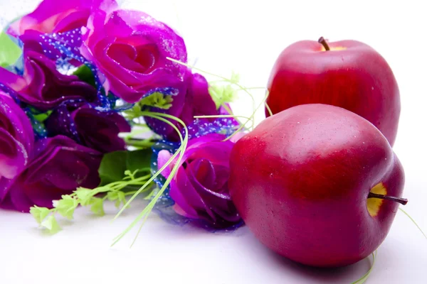 Apples and lilac bouquet — Stock Photo, Image
