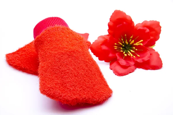 Guantes de lavado rojos con flor —  Fotos de Stock