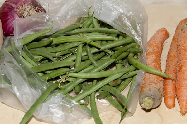 Carrots and stick beans with onion