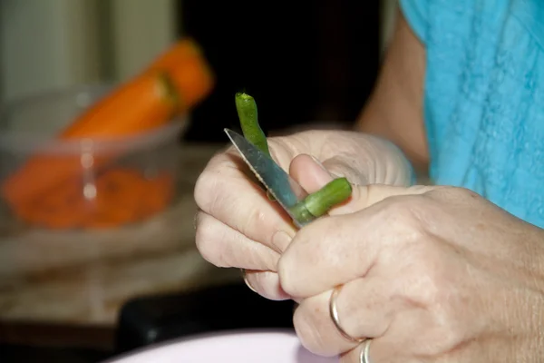 Stangenbohnen in der Hand — Stockfoto