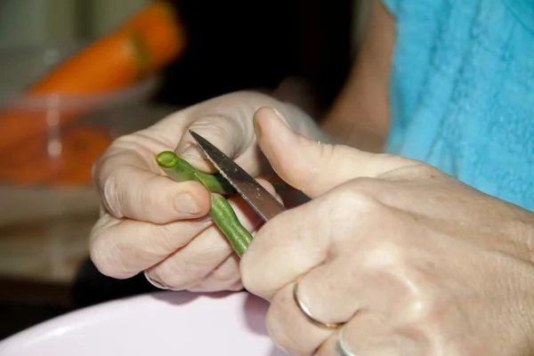 Stangenbohnen in der Hand — Stockfoto