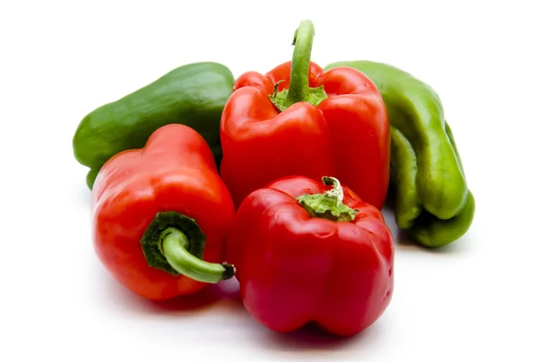 Röd och grön paprika — Stockfoto