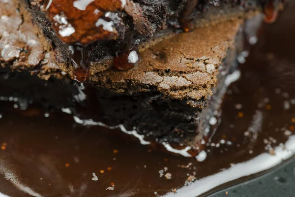 Řepa Čokoládové Brownie Roztavenou Čokoládovou Polevou — Stock fotografie