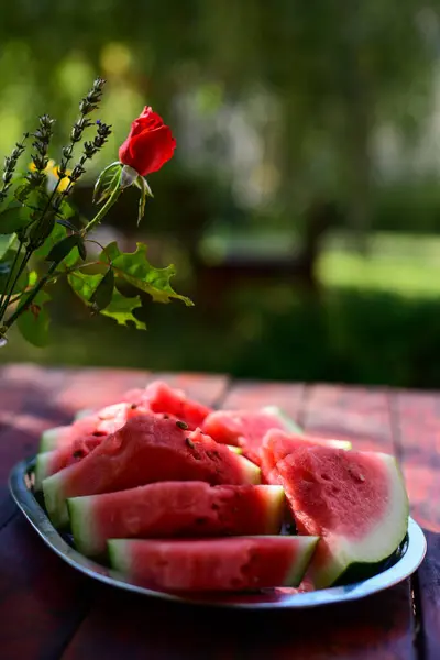 Sliced Watermelon Picnic Table —  Fotos de Stock
