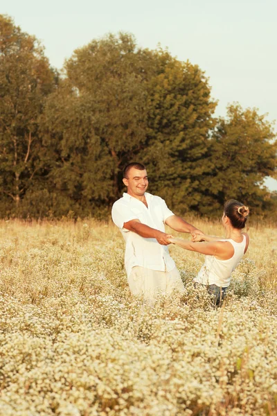 Mutlu genç çift — Stok fotoğraf